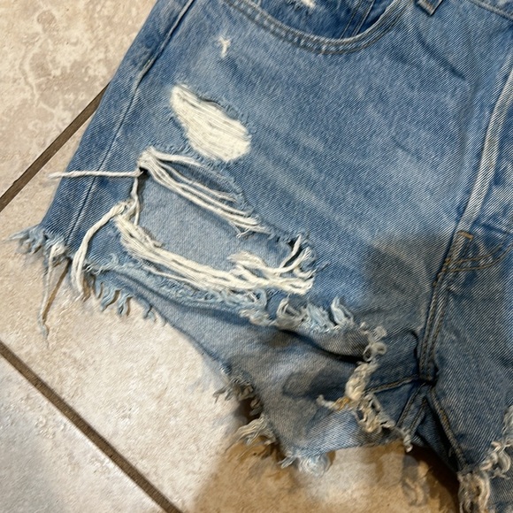 Levi’s 501 Destroyed Denim Shorts 31 Fault Line - Picture 6 of 8